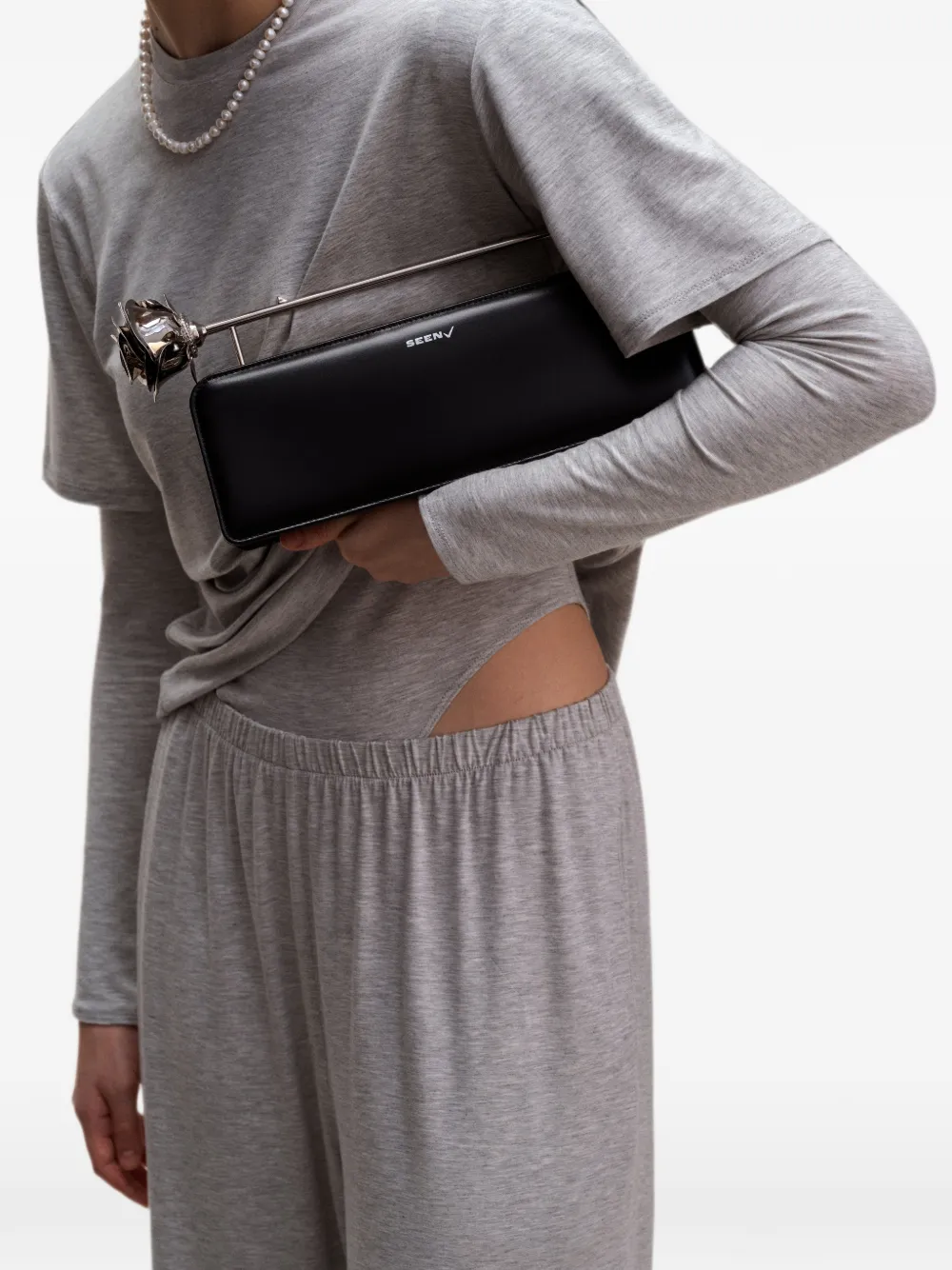 Seen Users Rose 11 clutch met bloemendetail Zwart