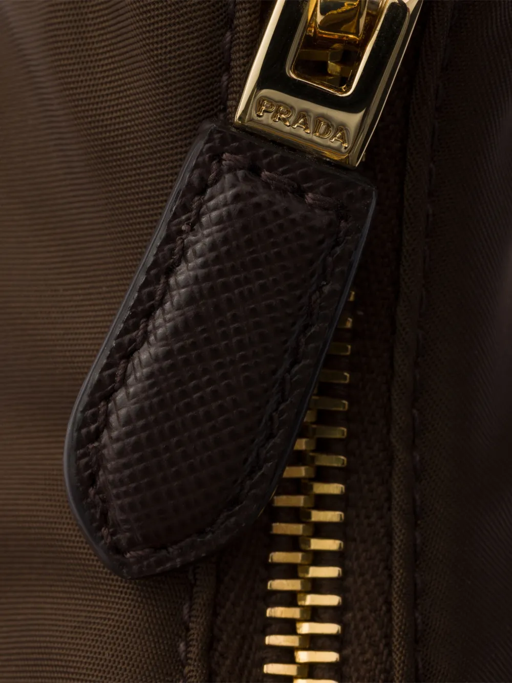 Prada Re-Edition 2005 Re-Nylon en Saffiano mini-tas Bruin