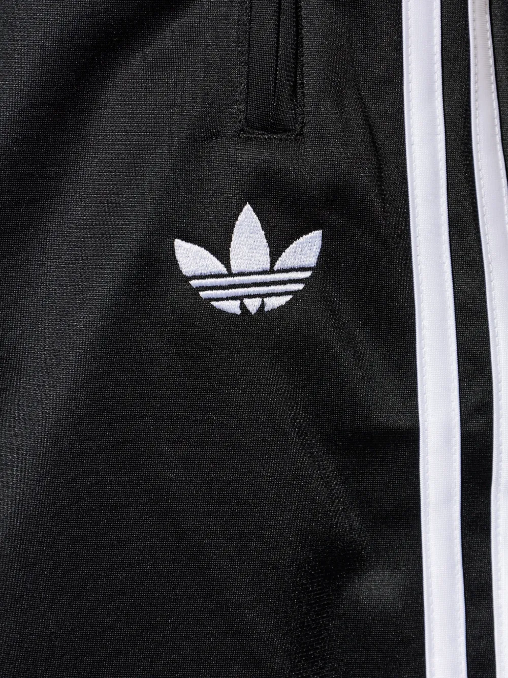 adidas Shorts met geborduurd logo en zijstreep Zwart