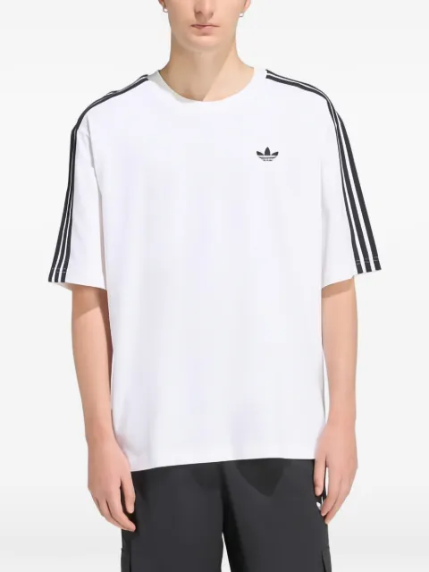 adidas playera con logo bordado y rayas en las mangas