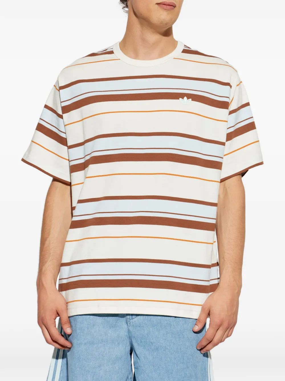 adidas T-shirt met logopatch Beige