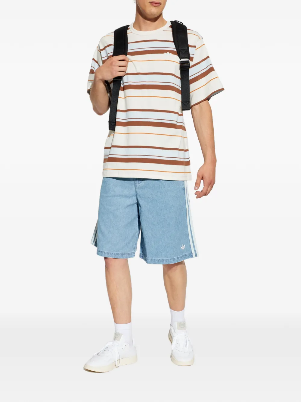 adidas T-shirt met logopatch Beige