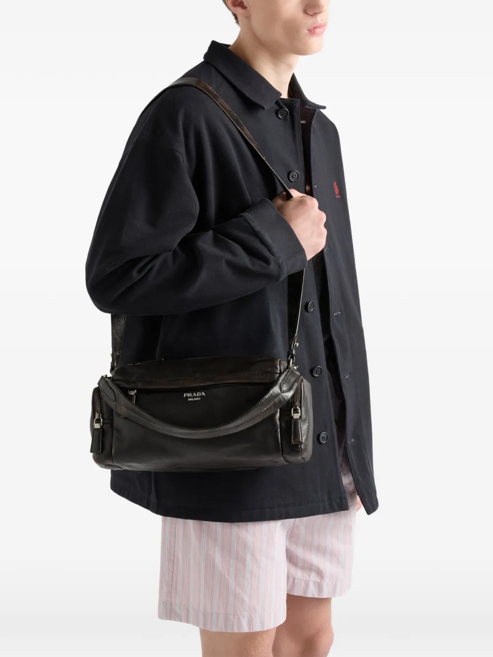 Prada Schoudertas met logo-print en ritszak Bruin
