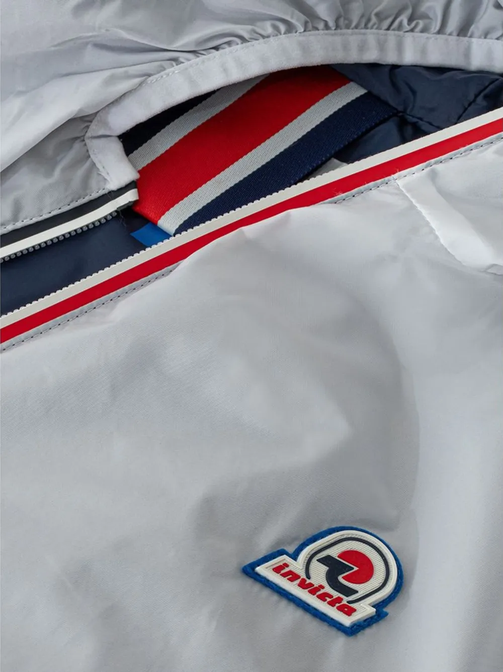 Invicta Jack met capuchon en logopatch Grijs