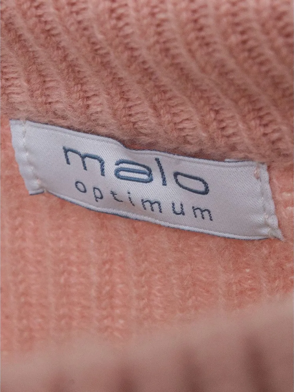 Malo Ribgebreide trui met kabeldetail Roze