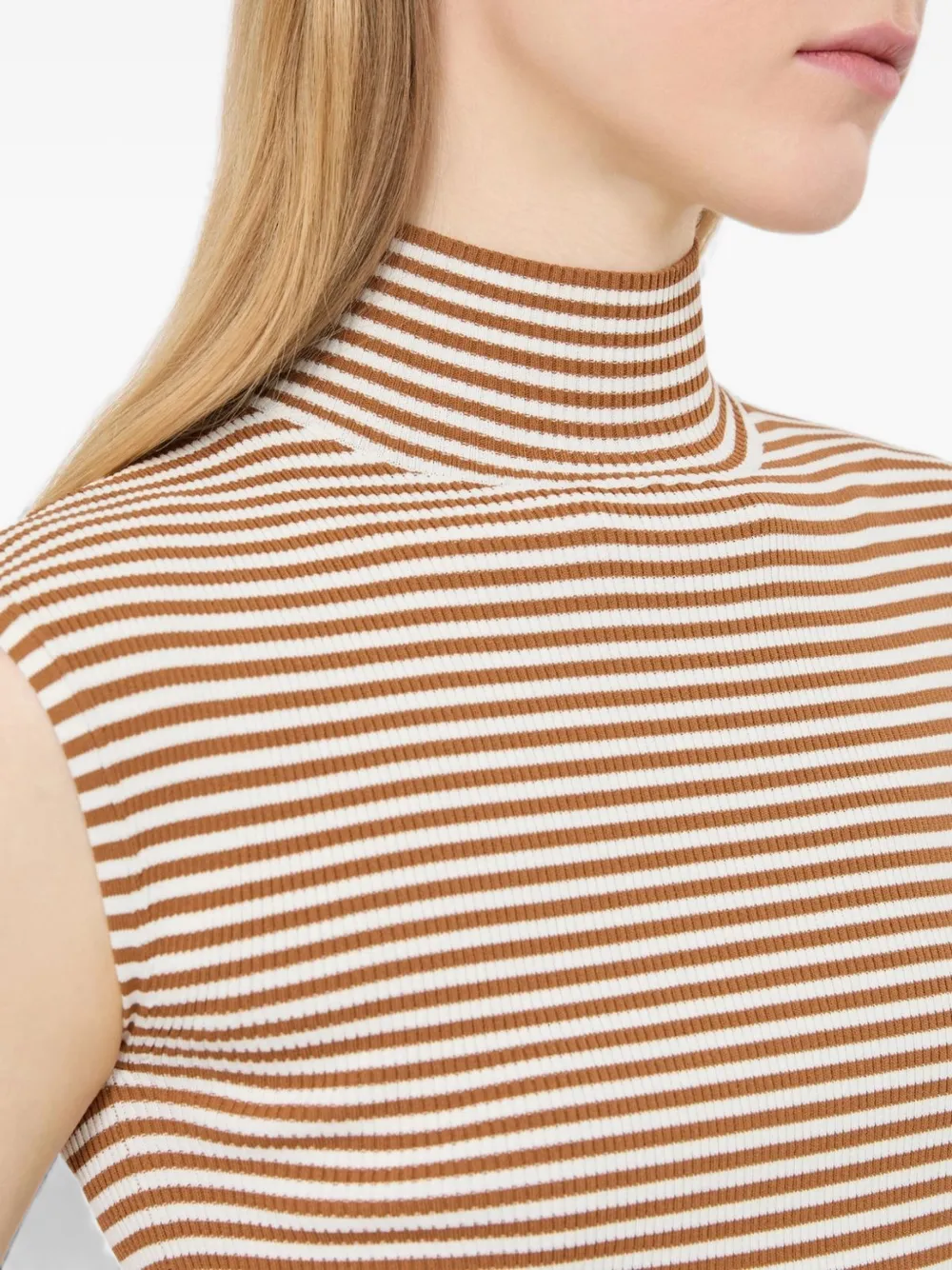 Max Mara Mouwloze viscose crêpe trui met polokraag Beige
