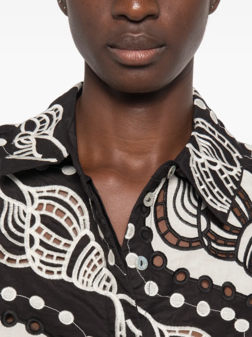 FARM Rio Blouse met geborduurde schelp en ringlets Zwart