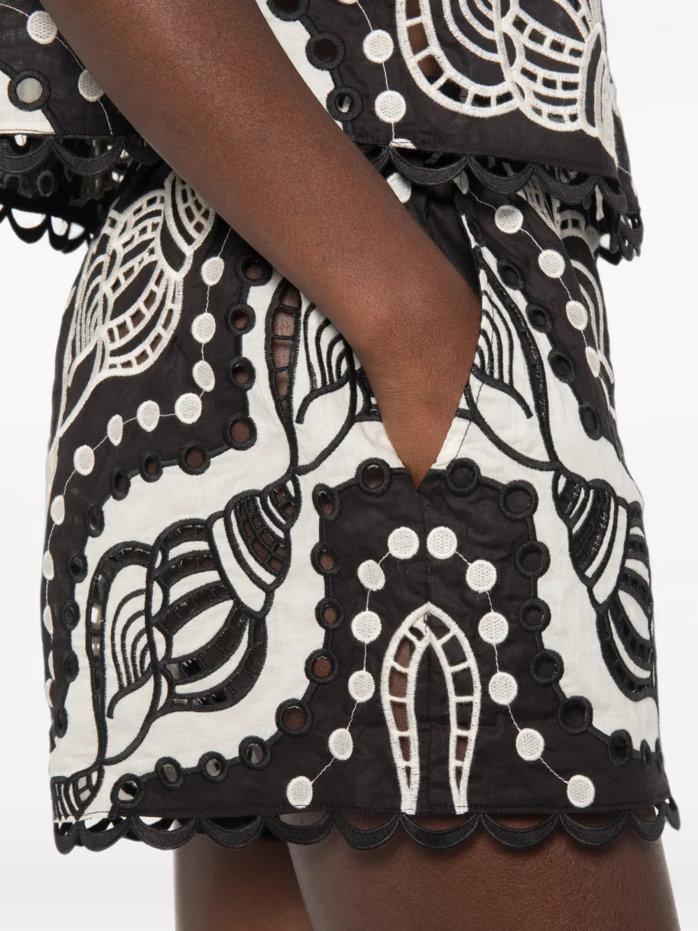 FARM Rio Shorts met gewelfde afwerking en schelpenprint Zwart
