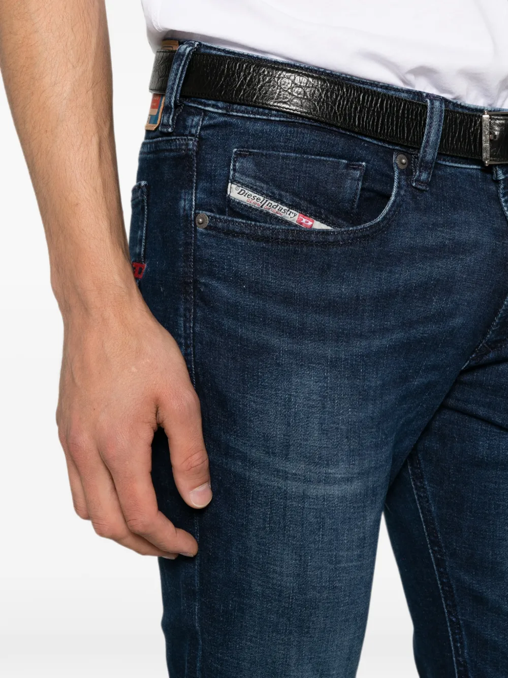 Diesel 1979 Sleenker jeans met logo-patch Blauw