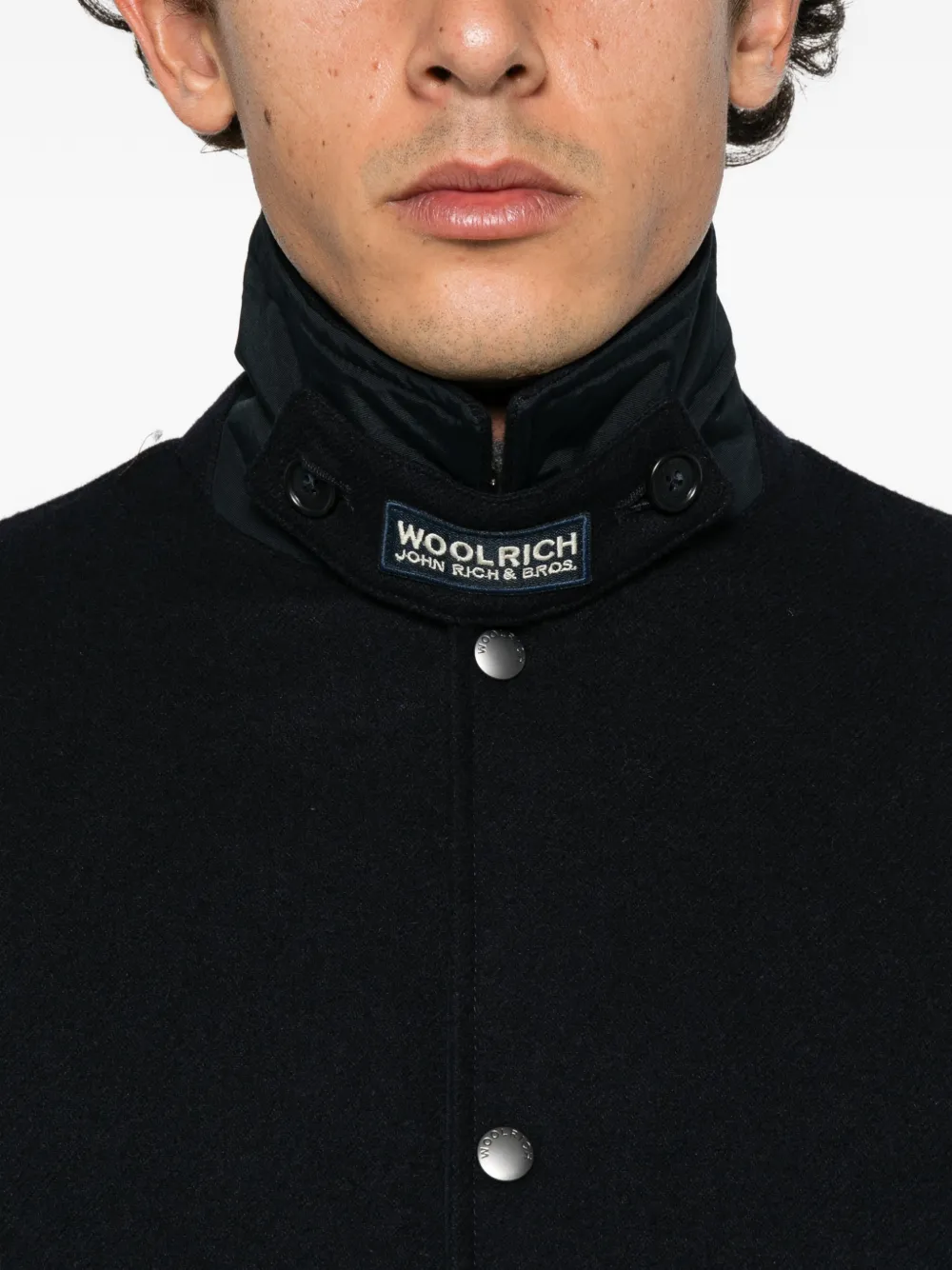 Woolrich logo-patch button-up jacket Zwart
