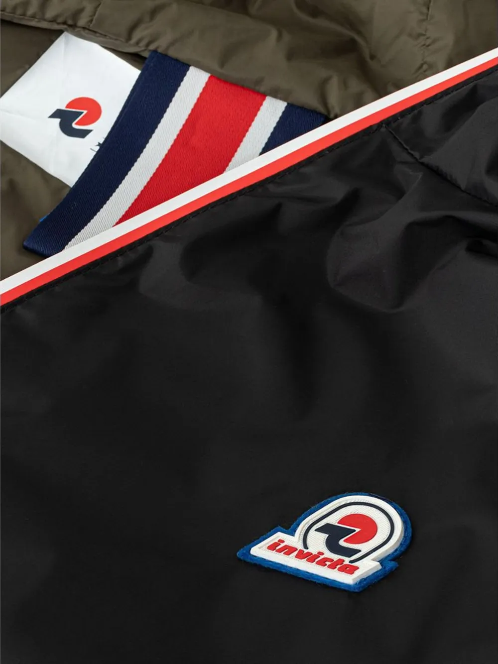 Invicta Jack met capuchon en logopatch Zwart