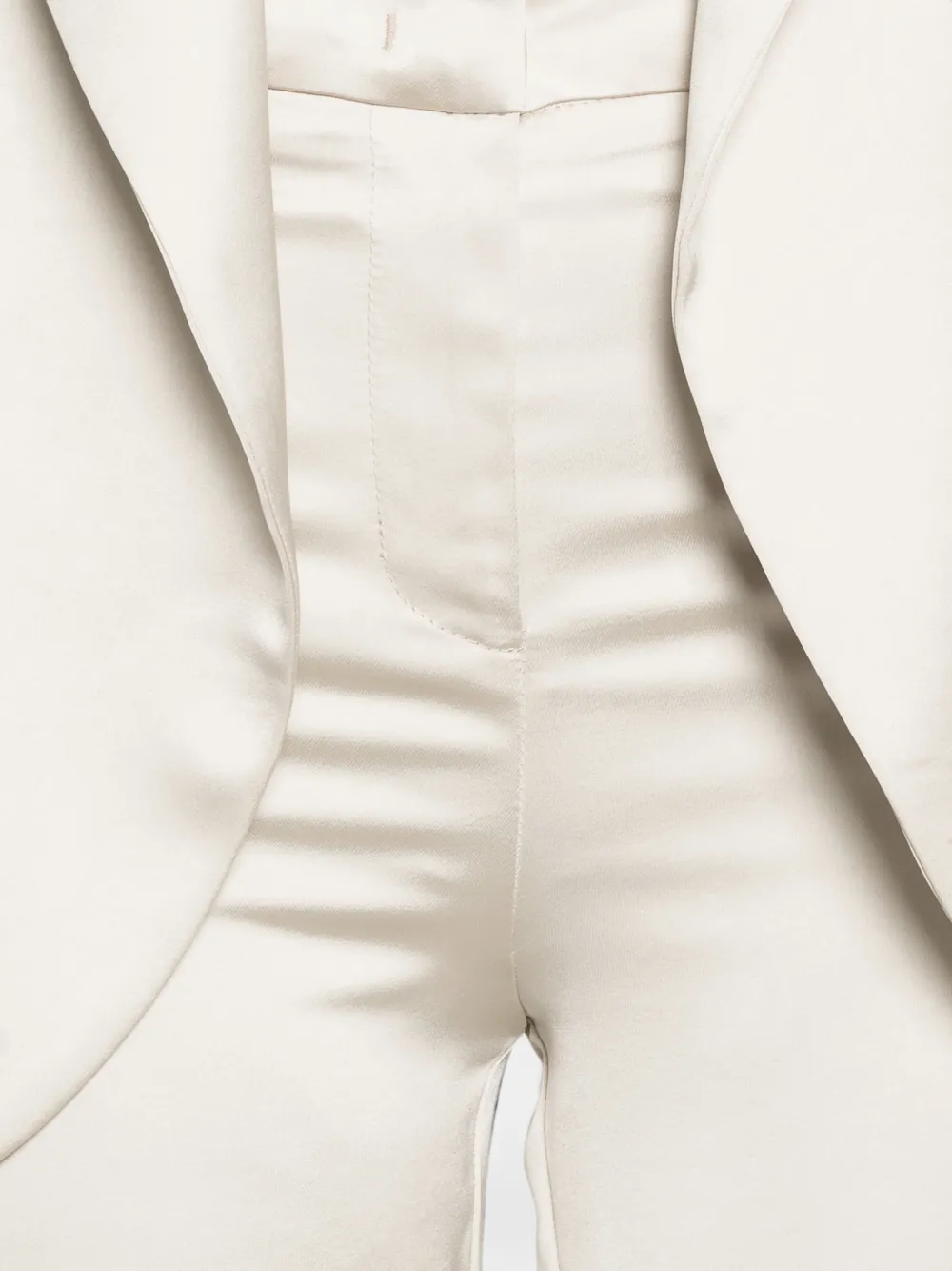 THE ARCHIVIA Pak met veren afwerking en ceintuur Beige