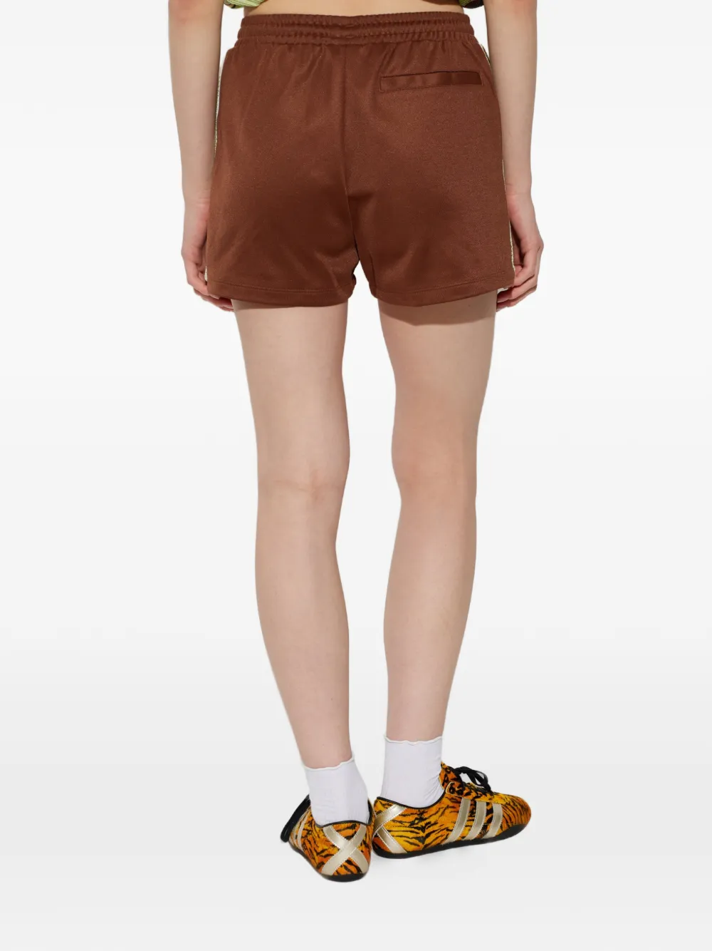 adidas Summer Glow shorts met zijstreep en geborduurd logo Bruin