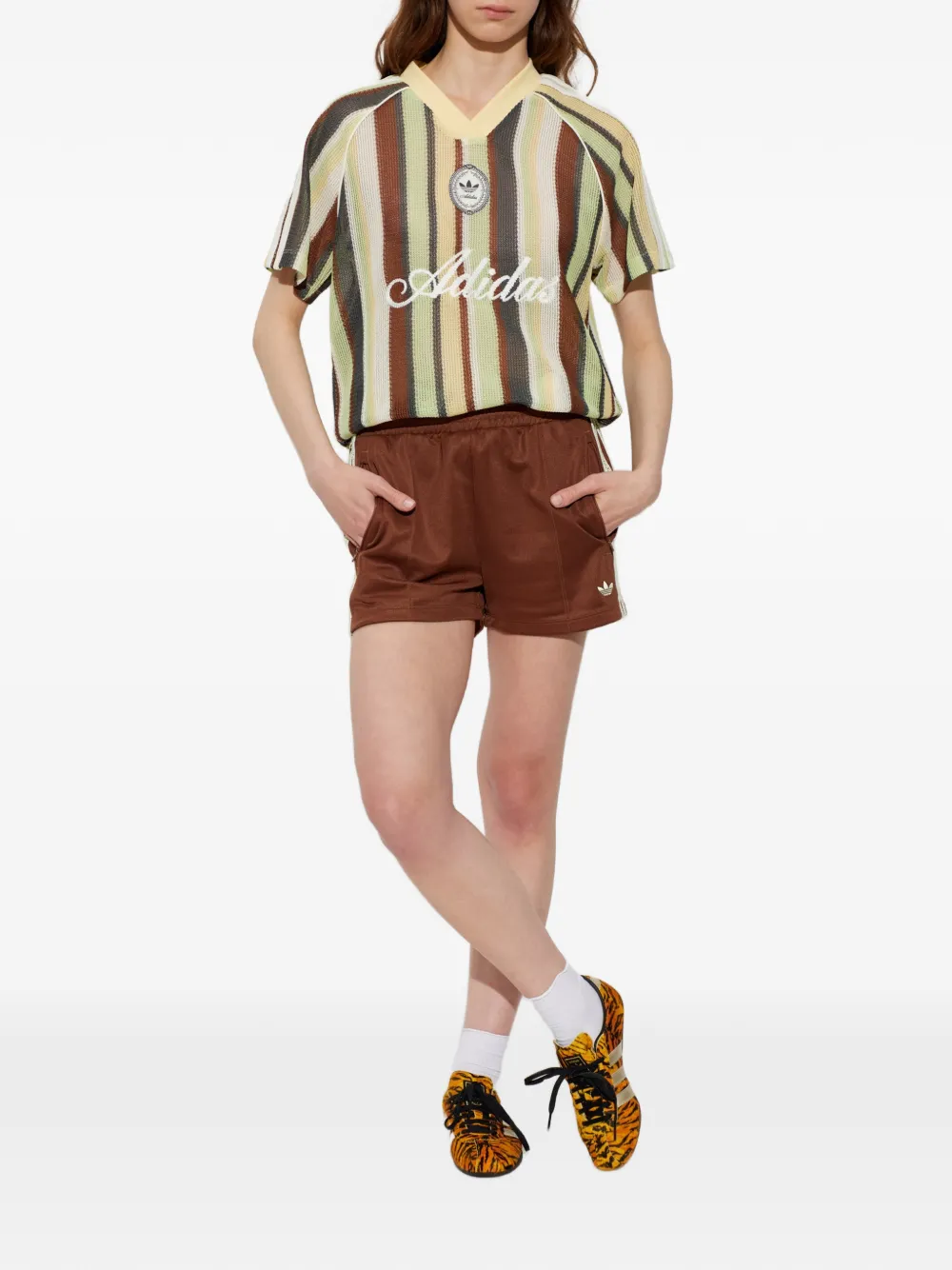 adidas Summer Glow shorts met zijstreep en geborduurd logo Bruin
