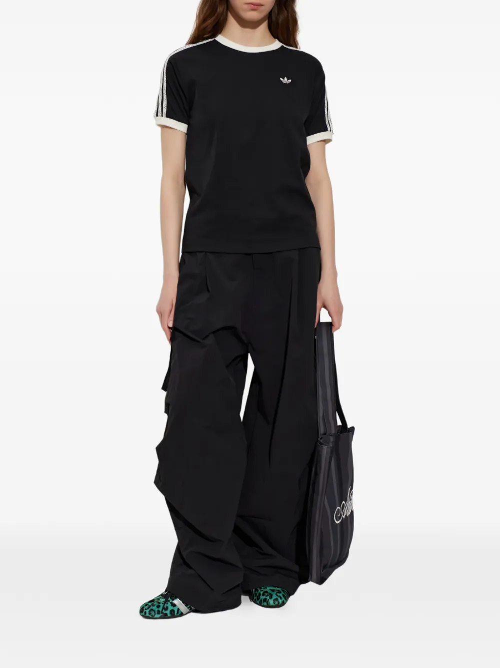 adidas T-shirt met kanten streep en logopatch Zwart