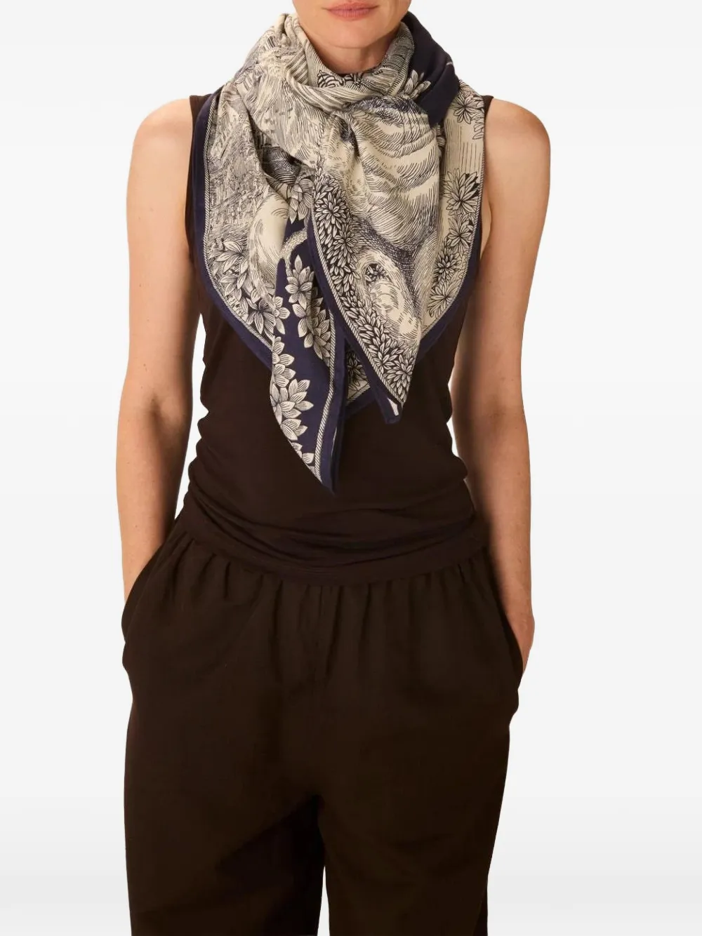 Inoui Editions Inoui graphic-print square scarf - Blu
