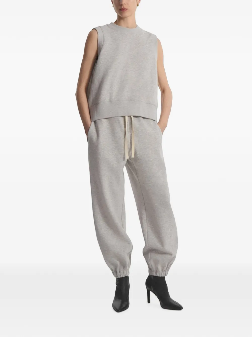 Co sleeveless crew-neck sweater Grijs
