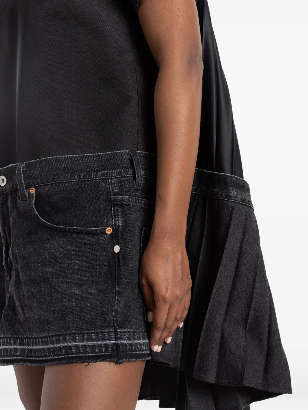 sacai Hybrid asymmetrische geplooide denim jurk Zwart