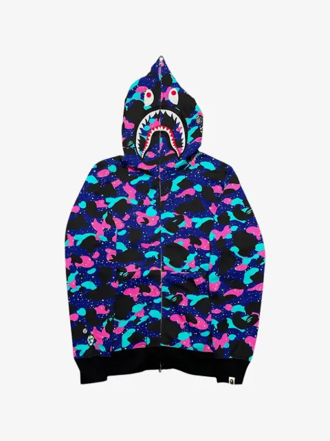 A BATHING APE®  hoodie con estampado militar en colaboración con Kid Cudi Shark