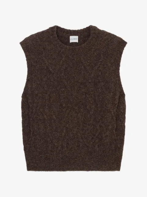 Closed crew-neck vest