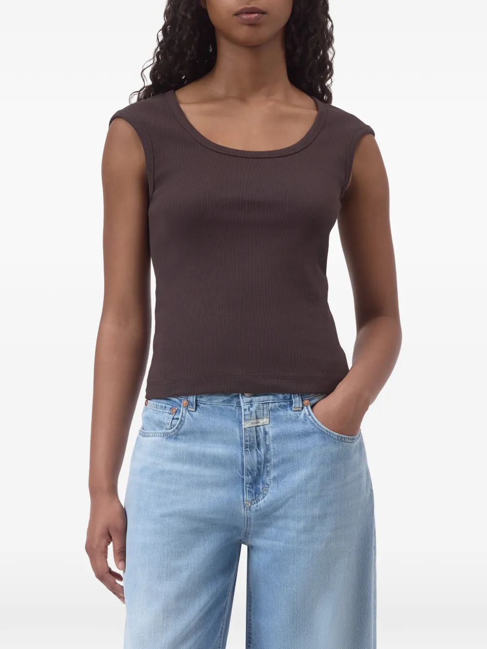 Closed Geribbeld T-shirt met kapmouwen Bruin