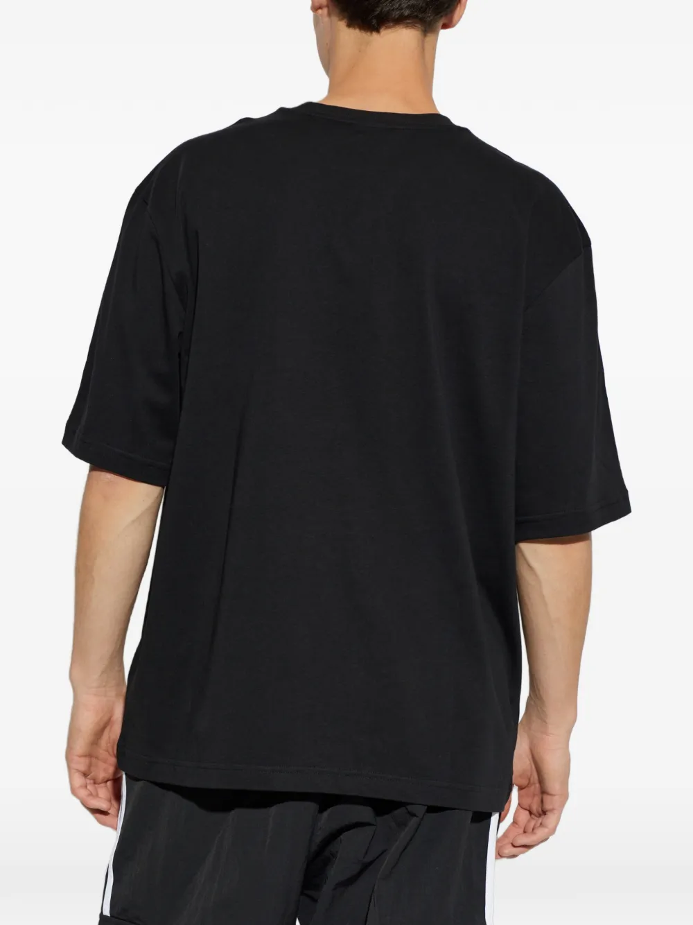 adidas T-shirt met geborduurd logo en streepdetail Zwart