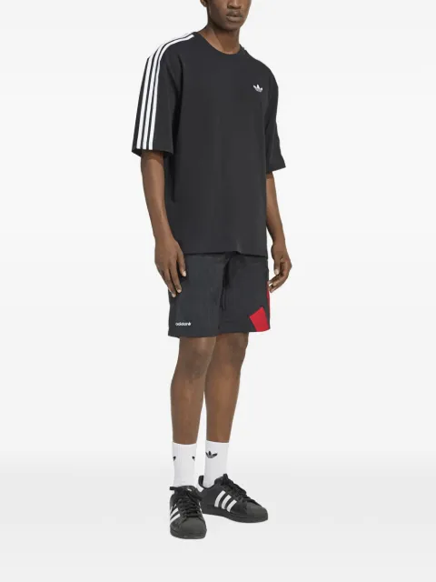 adidas playera con logo bordado y detalle de rayas
