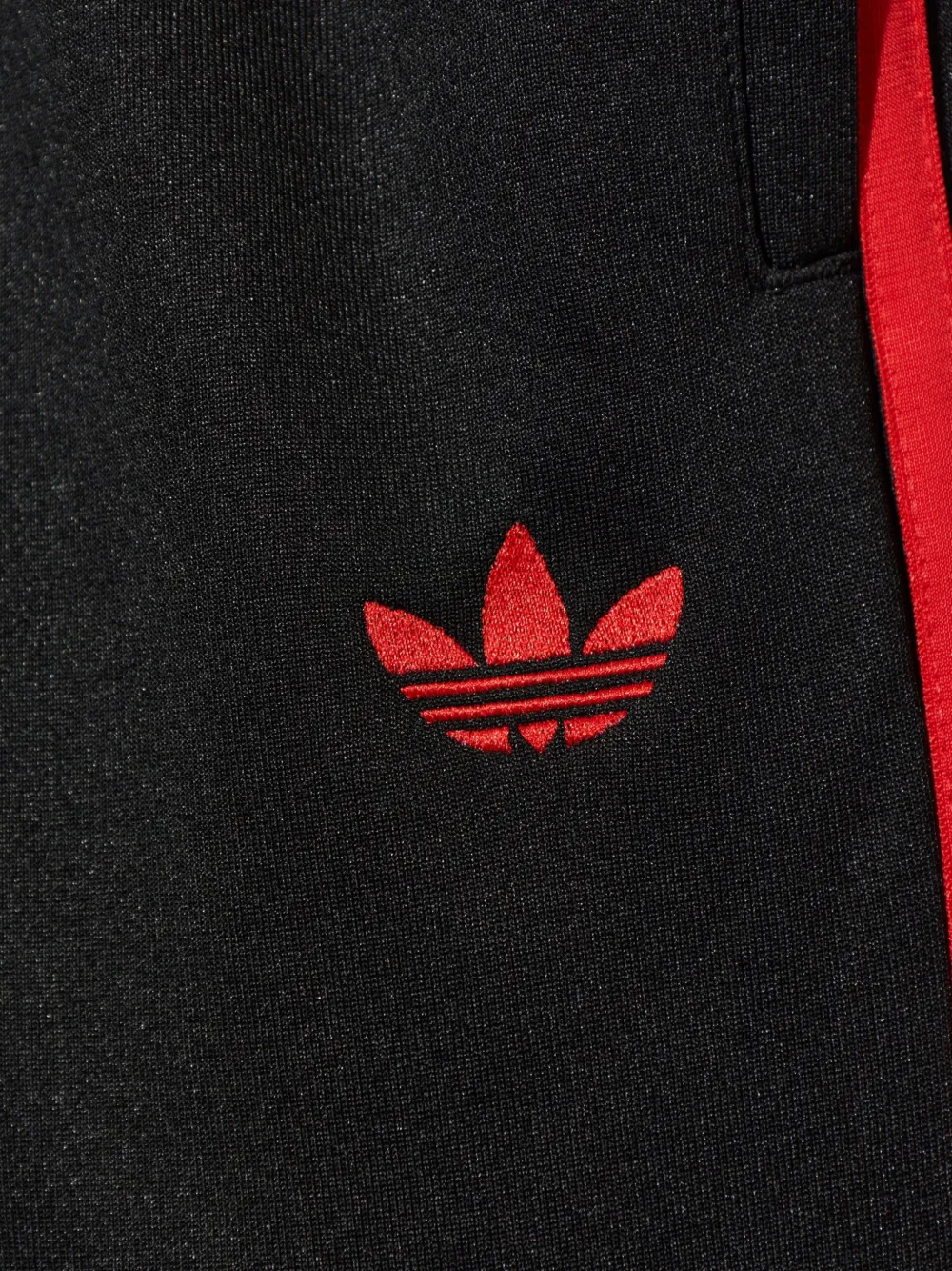 adidas Adicolor ruimvallende trainingsbroek met zijstreep Zwart