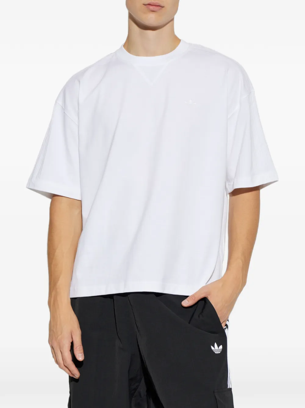 adidas T-shirt met geborduurd logo Wit