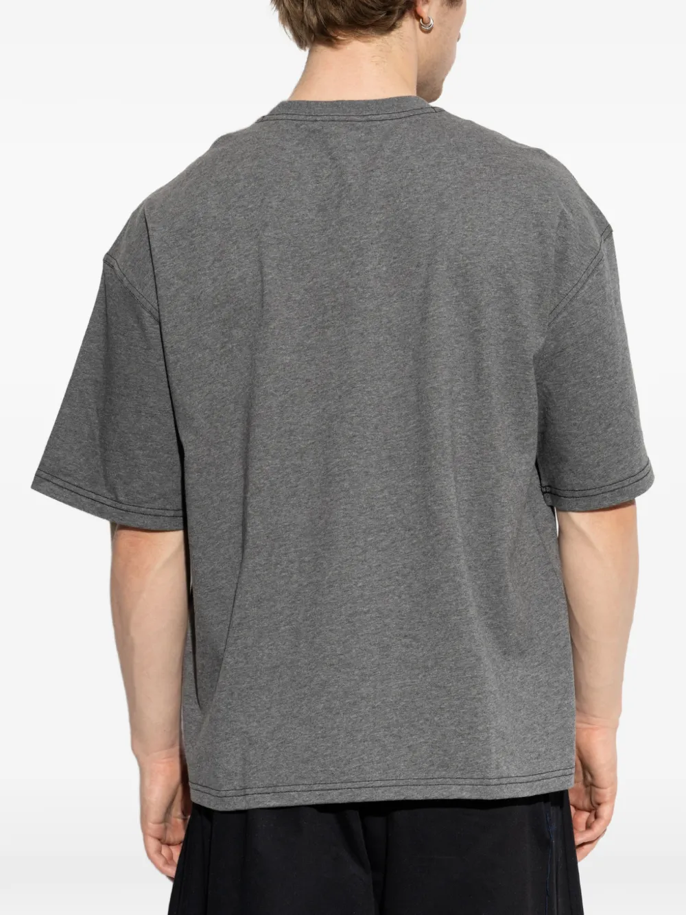 adidas T-shirt met geborduurd logo Grijs