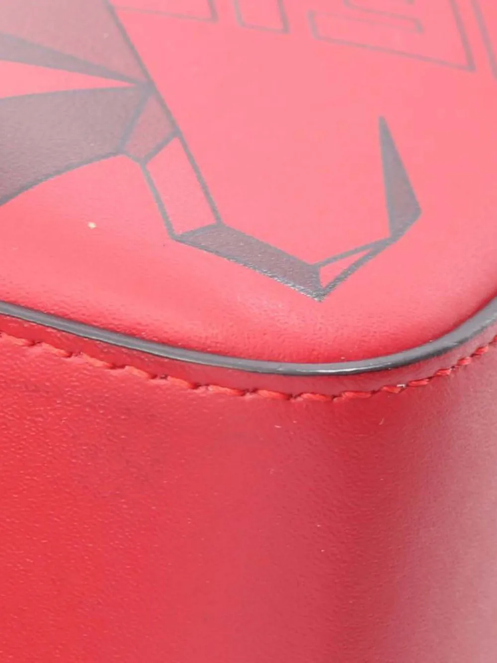 Fendi Pre-owned 2010-2026 Leather Chinese New Year Diagonal Camera Bag Crossbody Bag in Red, view 2