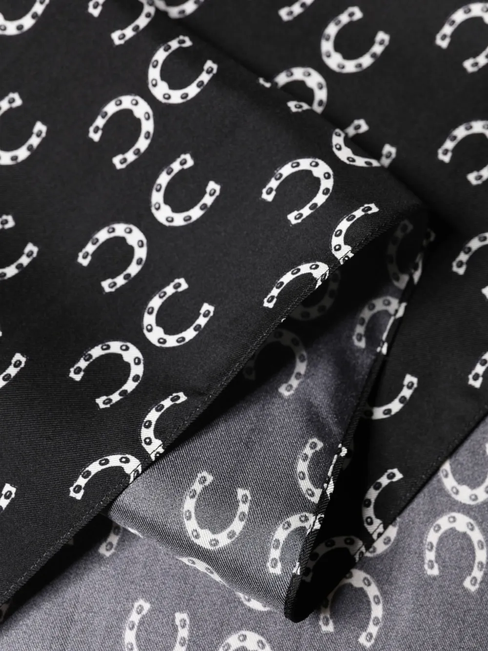 Dolce & Gabbana Zijden sjaal met hoefijzerprint Zwart