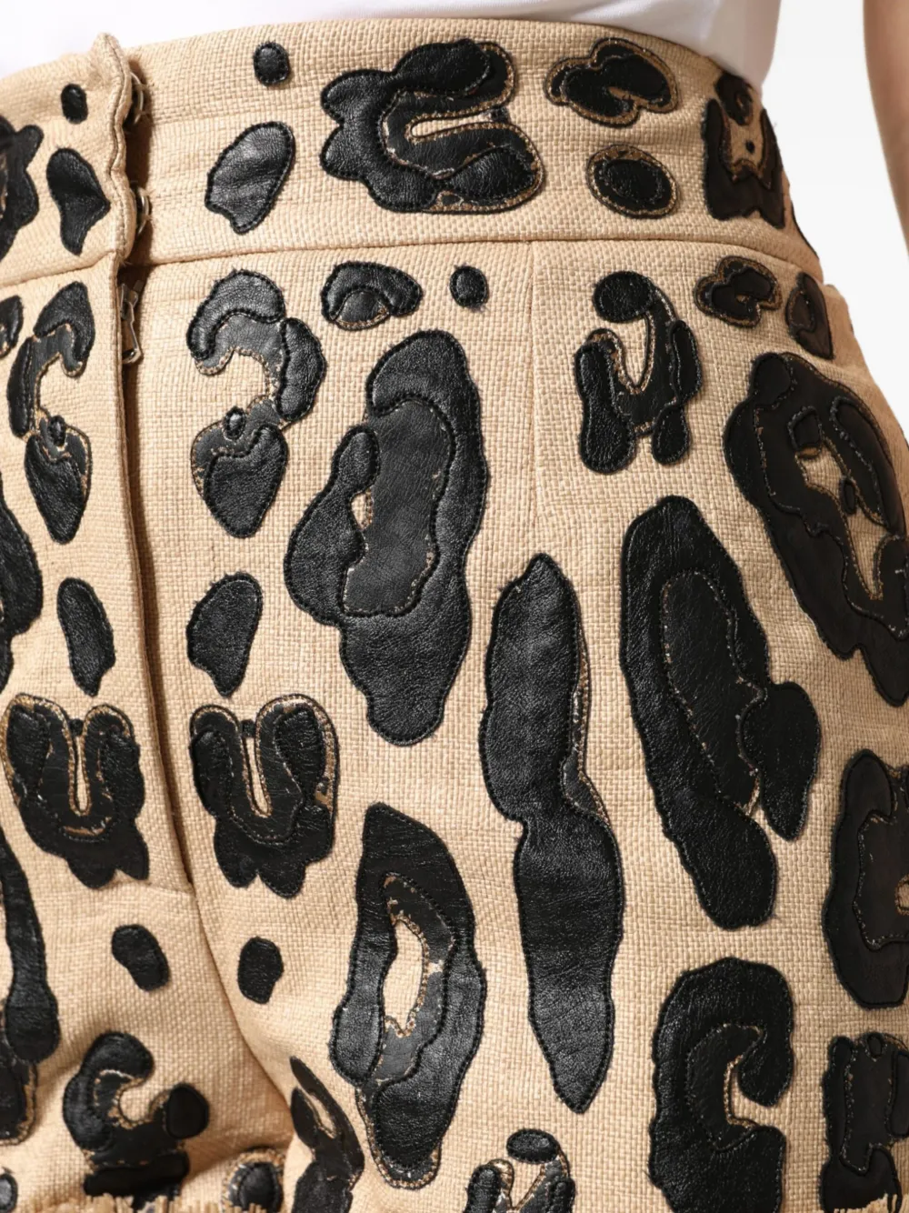 Dolce & Gabbana Shorts met luipaardprint en franje Beige