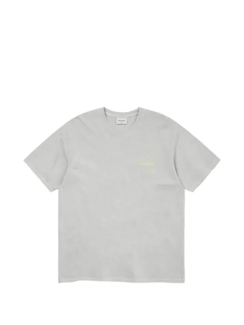 This Is Never That playera con logo estampado
