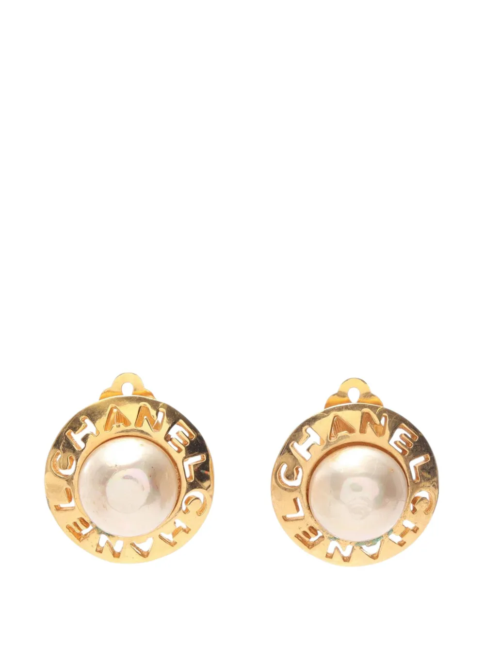 CHANEL Pre-Owned Orecchini a clip placcati in oro con perle sintetiche e logo 1970-1980