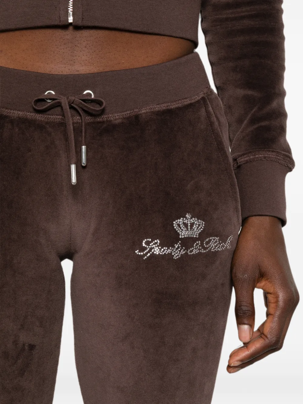 Sporty & Rich x Juicy Couture trainingsbroek verfraaid met stras Bruin