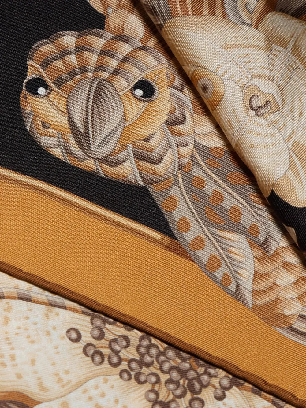 Ferragamo Zijden sjaal met papegaaiprint Beige