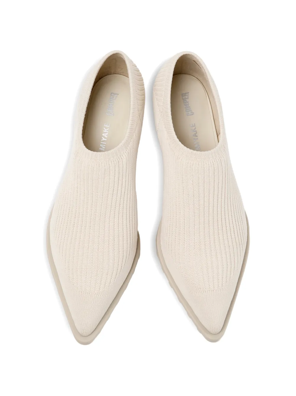 Camper x Issey Miyake Anna geribbelde loafers met puntige neus Beige