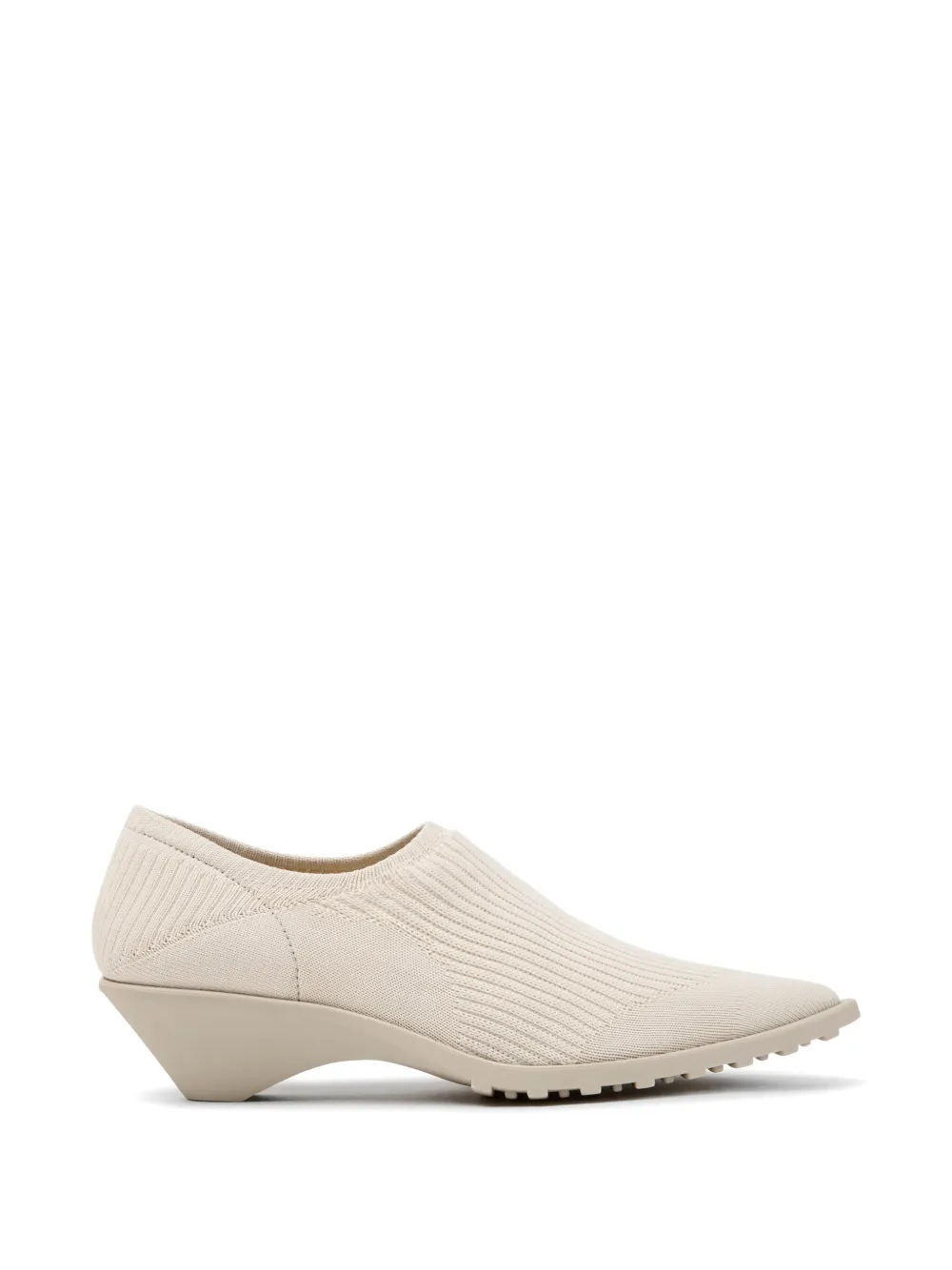 Camper x Issey Miyake Anna geribbelde loafers met puntige neus Beige