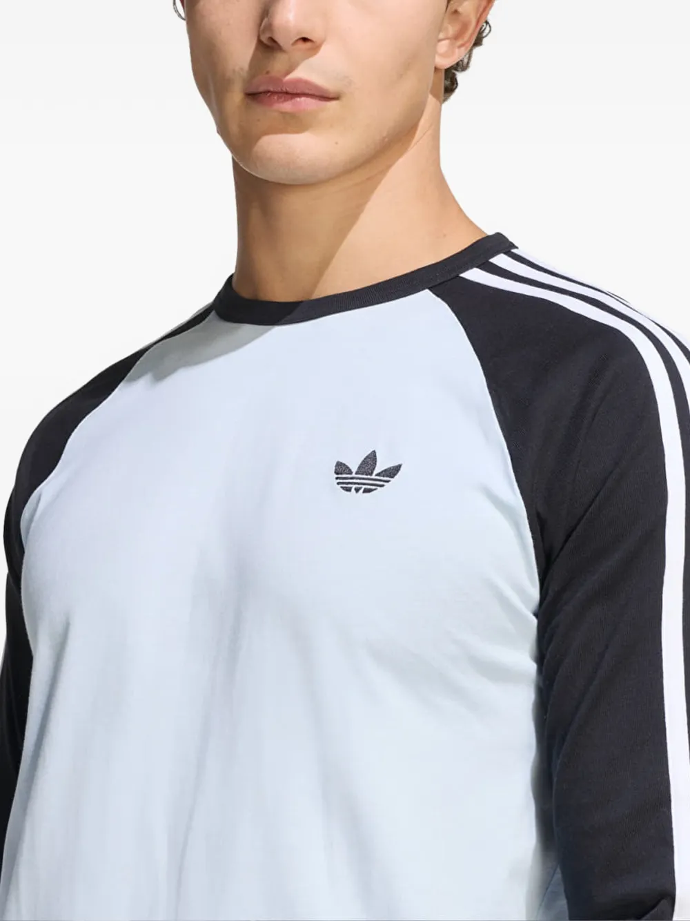 adidas T-shirt met raglan mouwen en 3 strepen Blauw