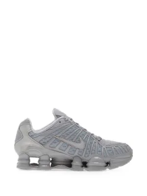 Nike Shox TL スニーカー | グレー | FARFETCH JP