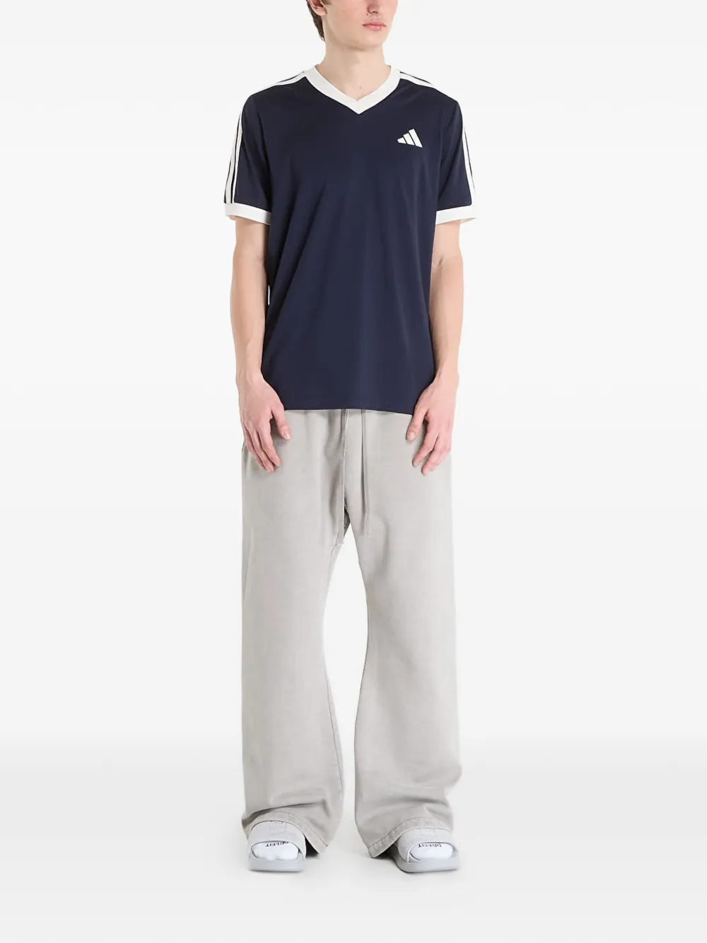 adidas V-neck striped T-shirt Blauw