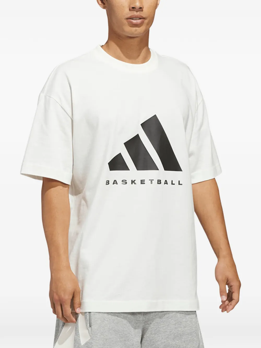 adidas Basketball logo-print T-shirt Wit