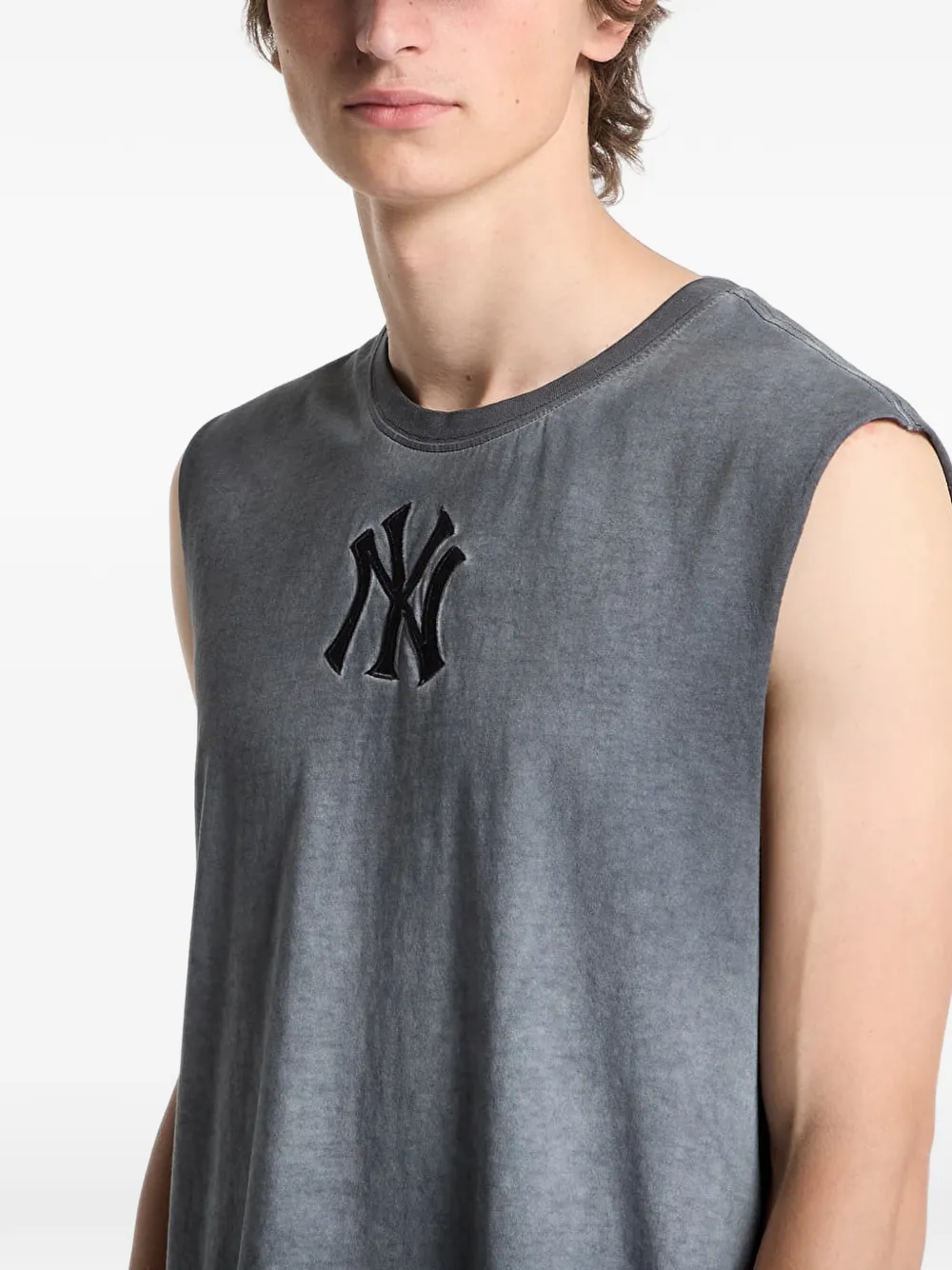 NEW ERA CAP New York Yankees T-shirt met logo-patch Grijs