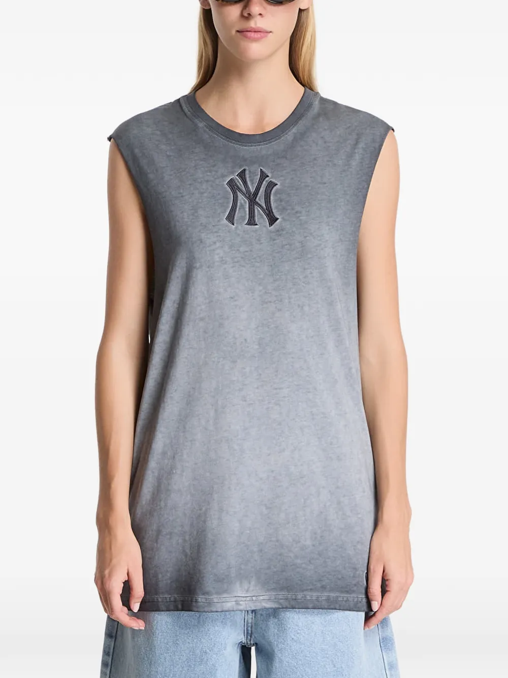NEW ERA CAP New York Yankees T-shirt met logo-patch Grijs