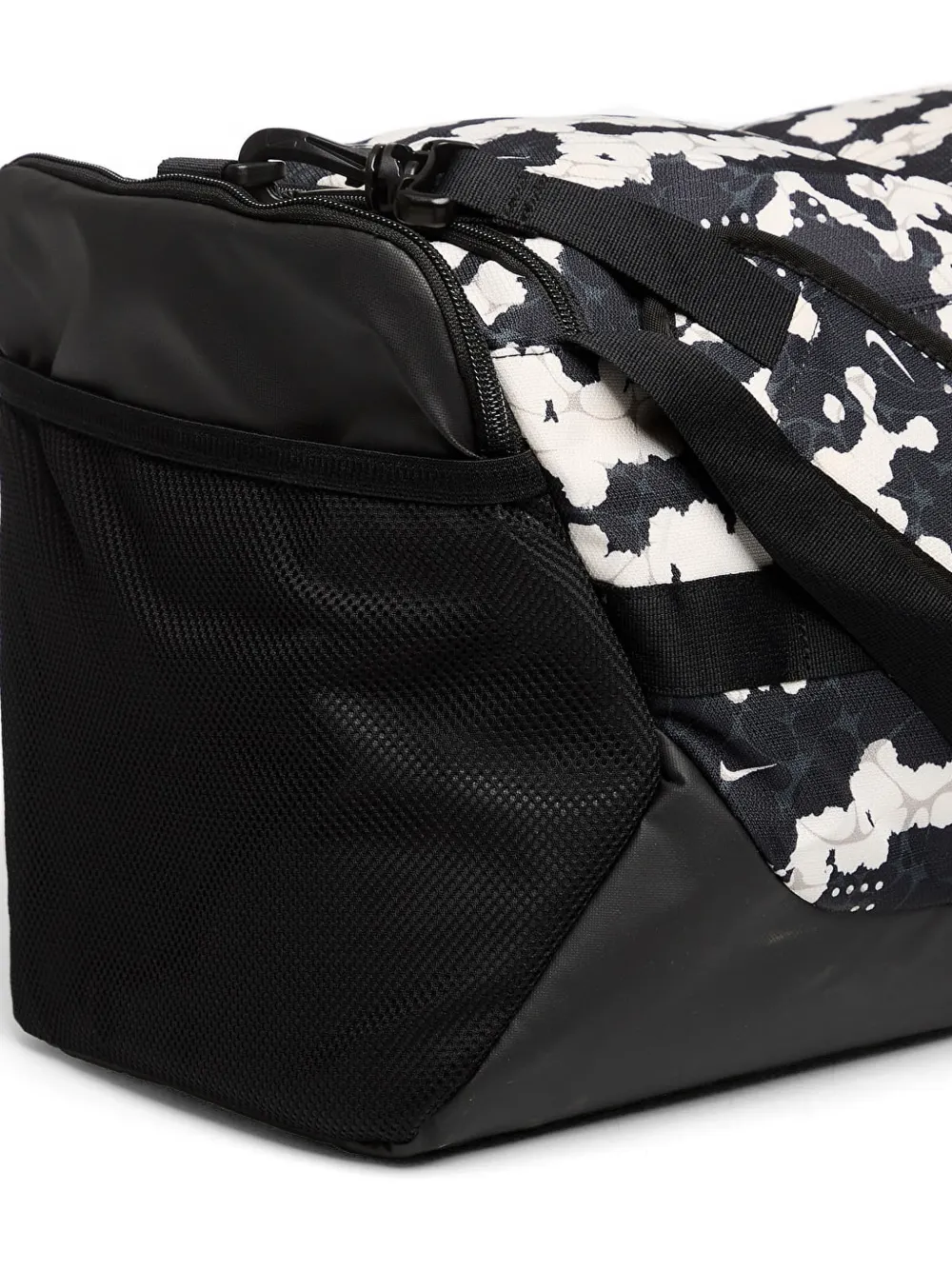 Nike Brasilia logo-print holdall Zwart