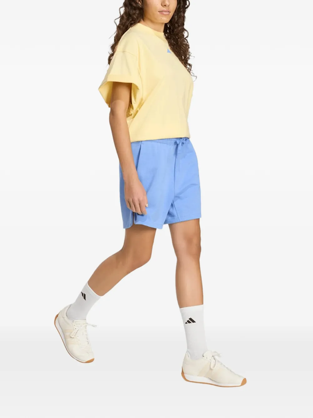 adidas Studio Boyfriend logo-print T-shirt - Gelb