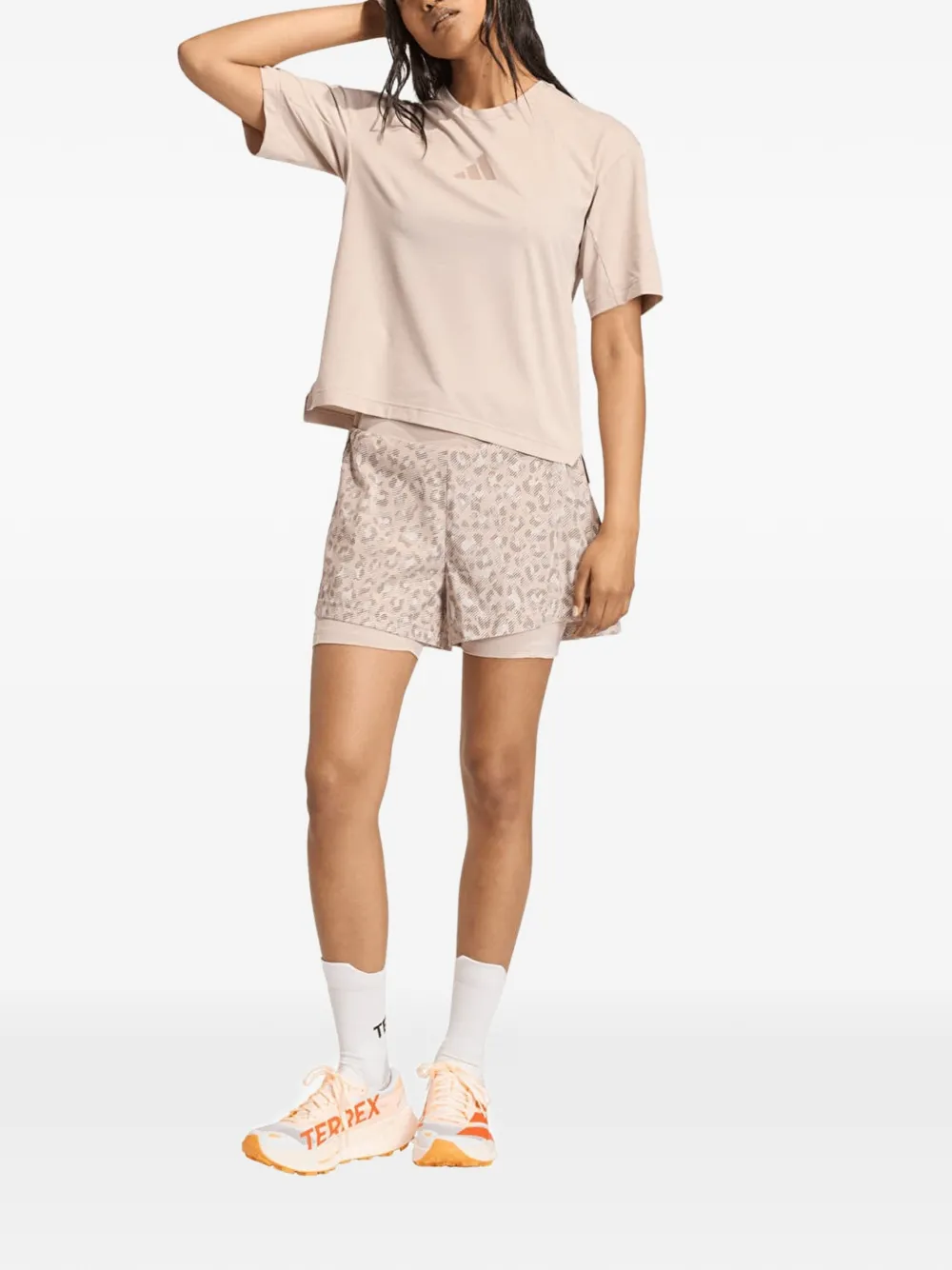 adidas Terrex Xploric shorts met luipaardprint Beige