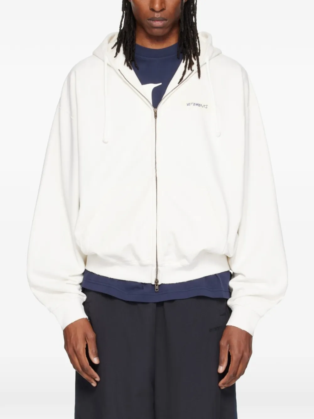 VETEMENTS logo-embroidered zip-up hoodie Wit