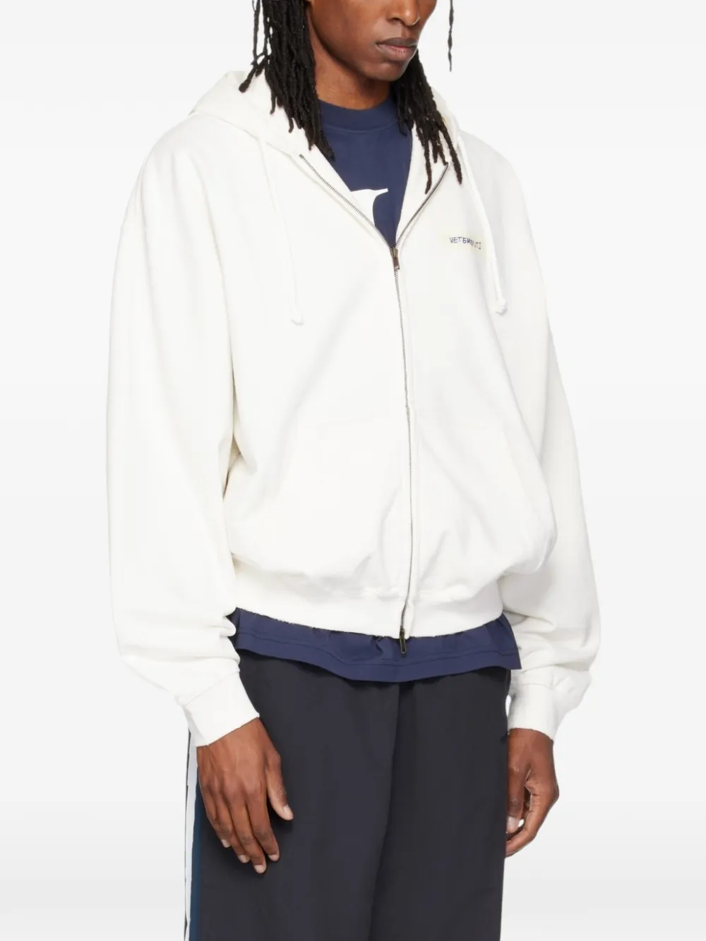 VETEMENTS logo-embroidered zip-up hoodie Wit